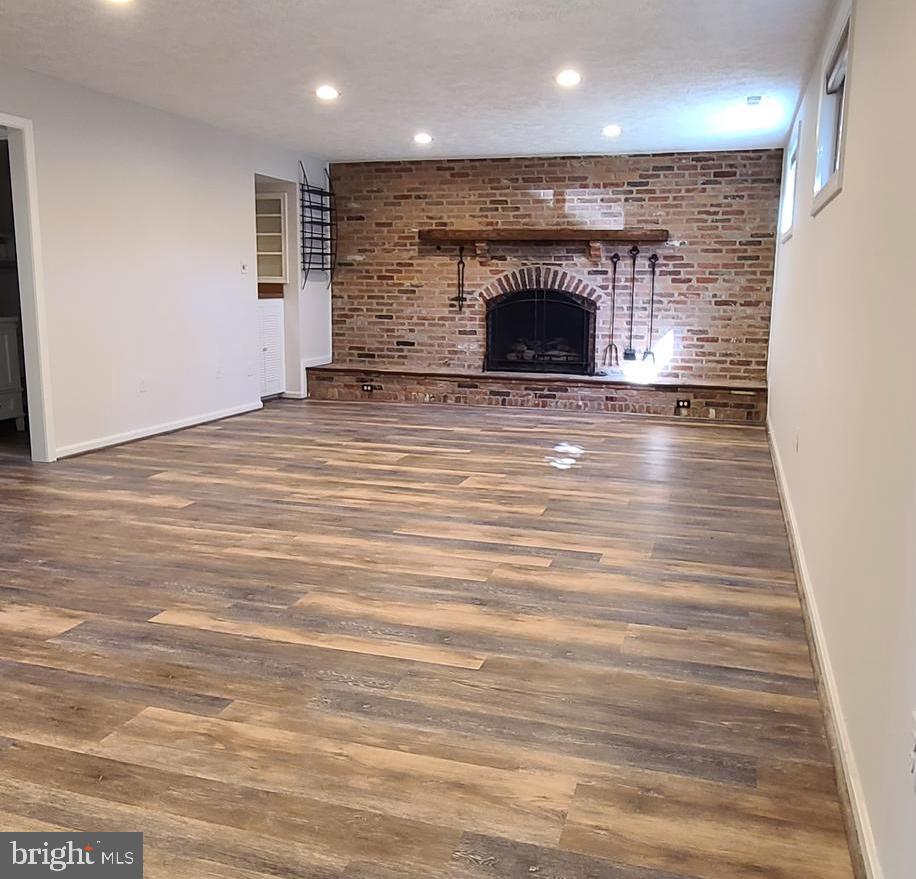 KINGS MANOR - Residential Lease