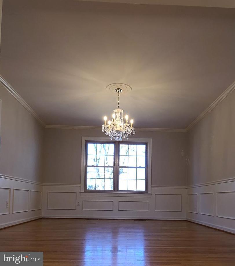 KINGS MANOR - Residential Lease