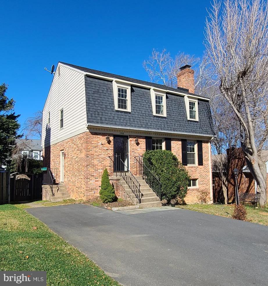 KINGS MANOR - Residential Lease