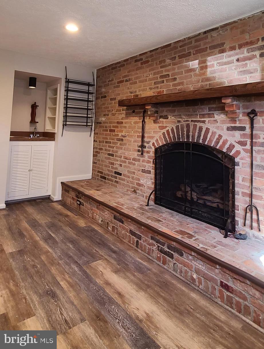 KINGS MANOR - Residential Lease