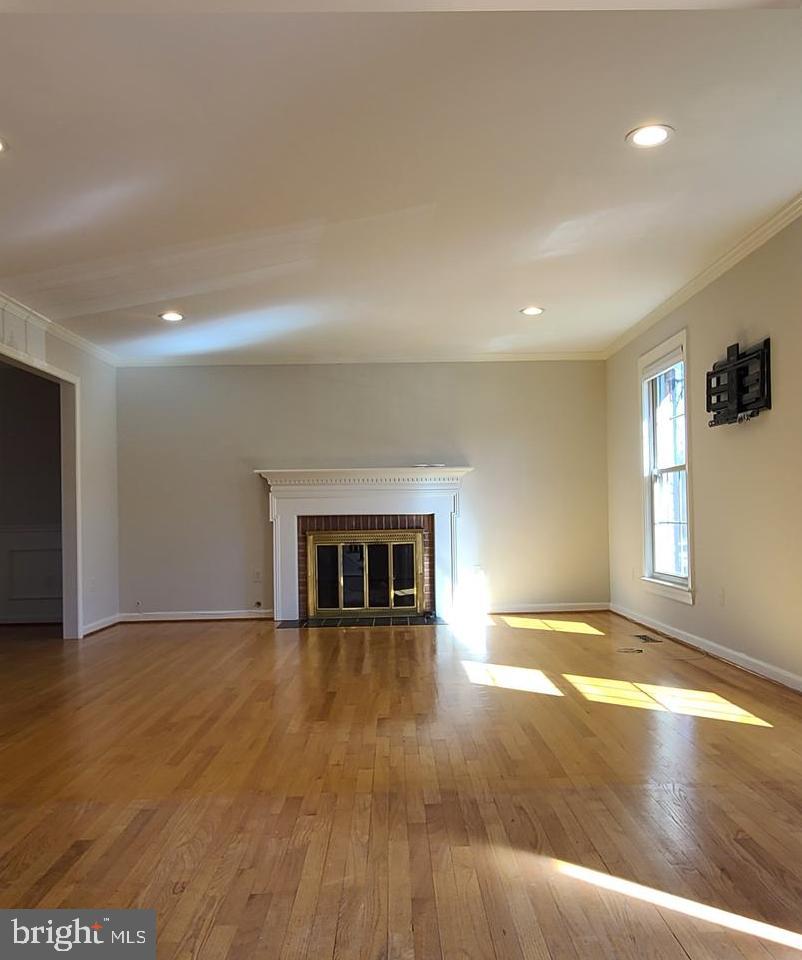 KINGS MANOR - Residential Lease