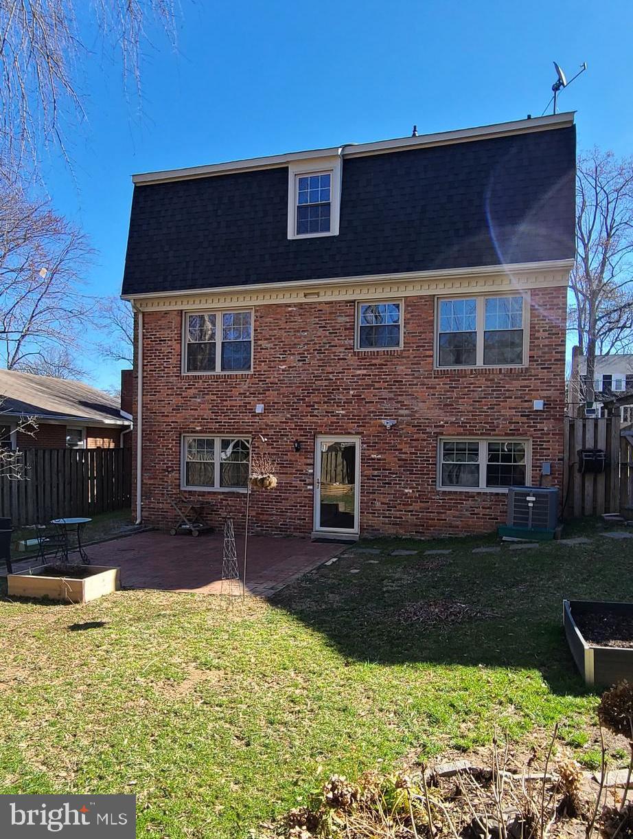 KINGS MANOR - Residential Lease