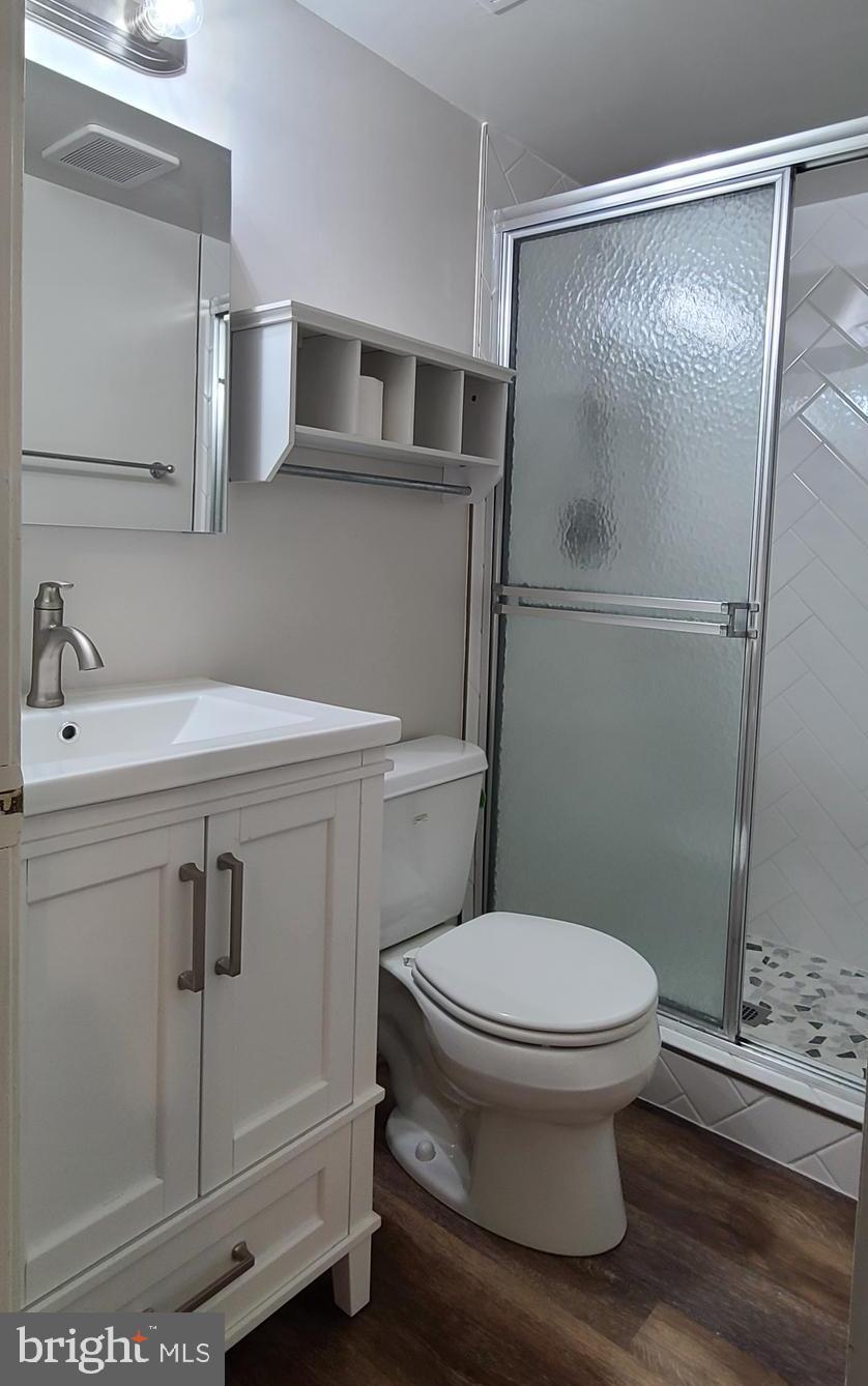 KINGS MANOR - Residential Lease