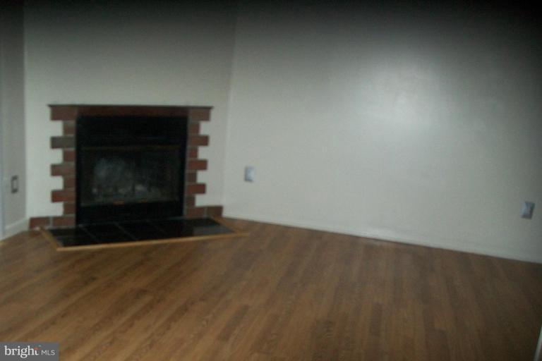 CROMWELL FOUNTAIN - Residential Lease