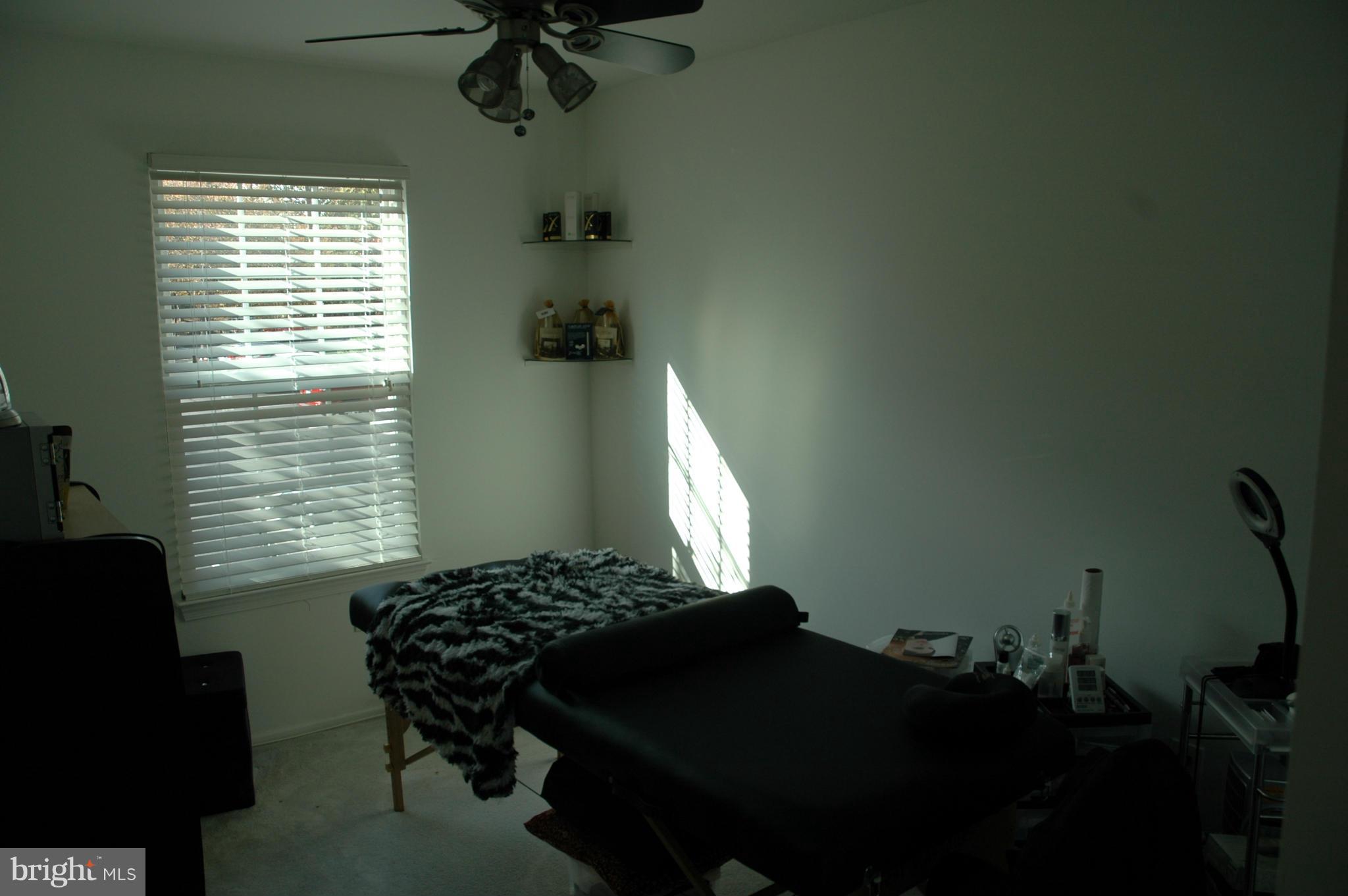 ANTIETAM SQUARE I / II - Residential Lease