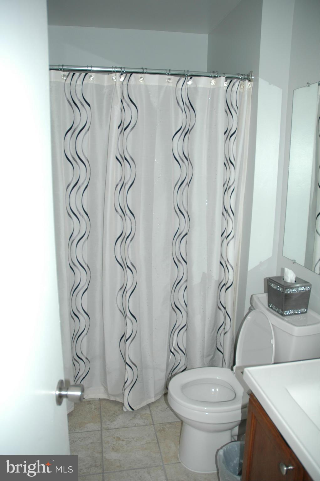 ANTIETAM SQUARE I / II - Residential Lease