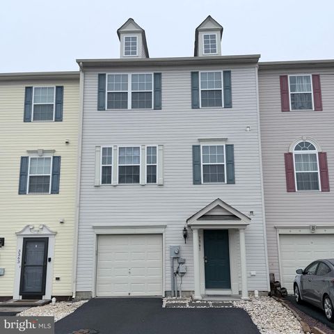 Photo of 3361 Landmark Ct, CHAMBERSBURG, PA 17202 (MLS # PAFL2033072)