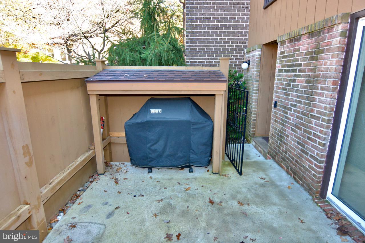 FLYING HILLS - Residential