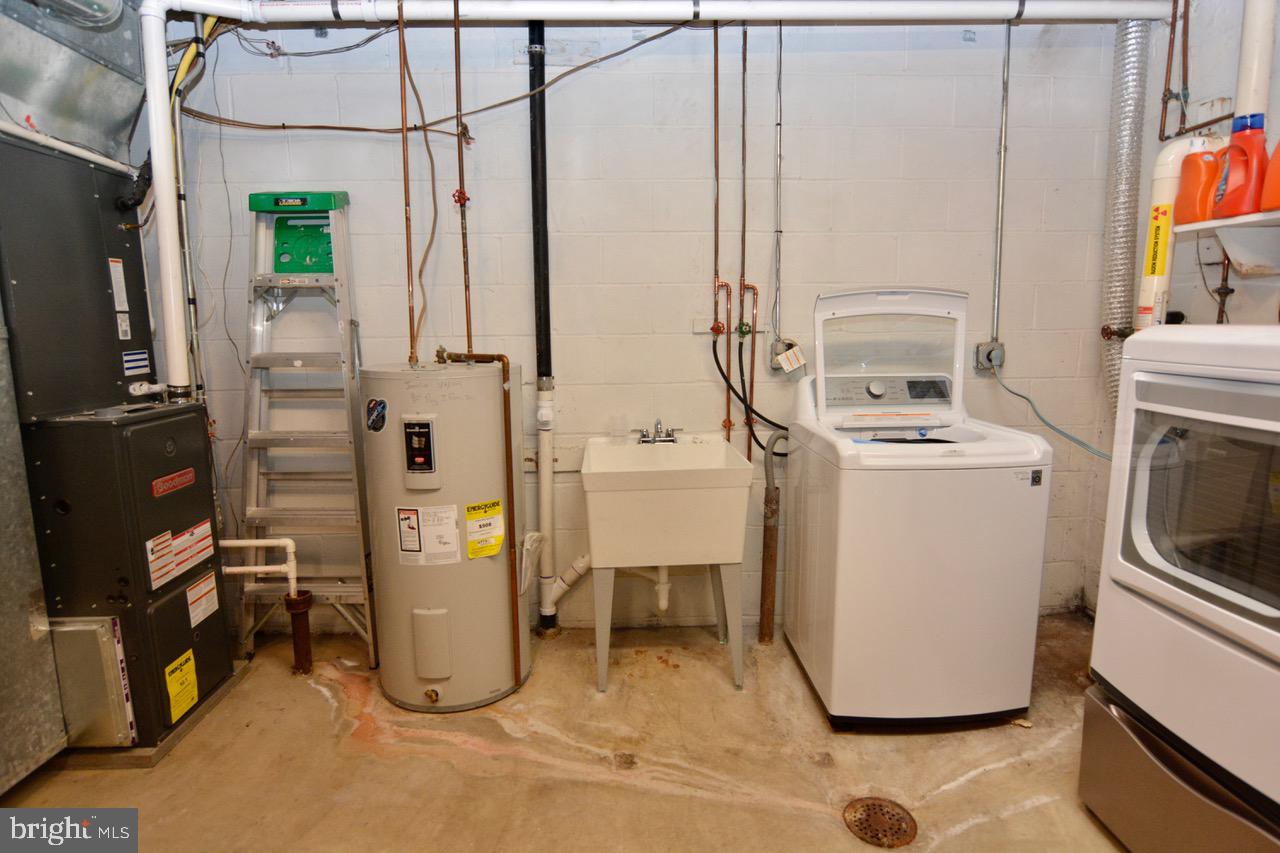 FLYING HILLS - Residential