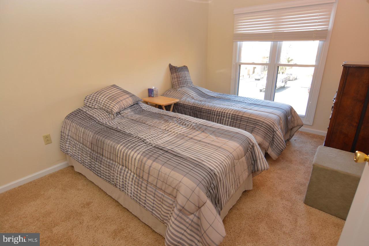 FLYING HILLS - Residential