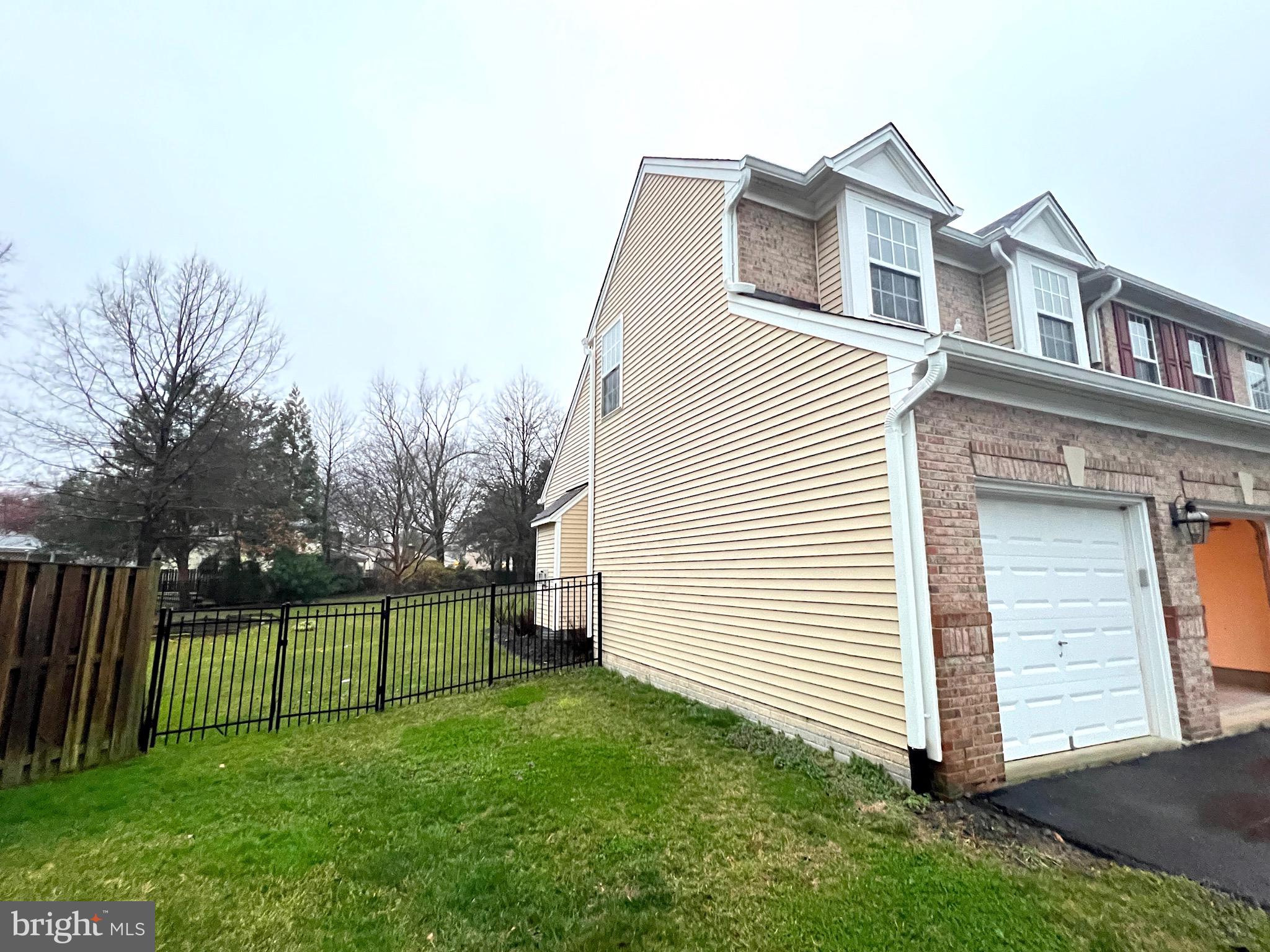 SPRING GLEN - Residential Lease