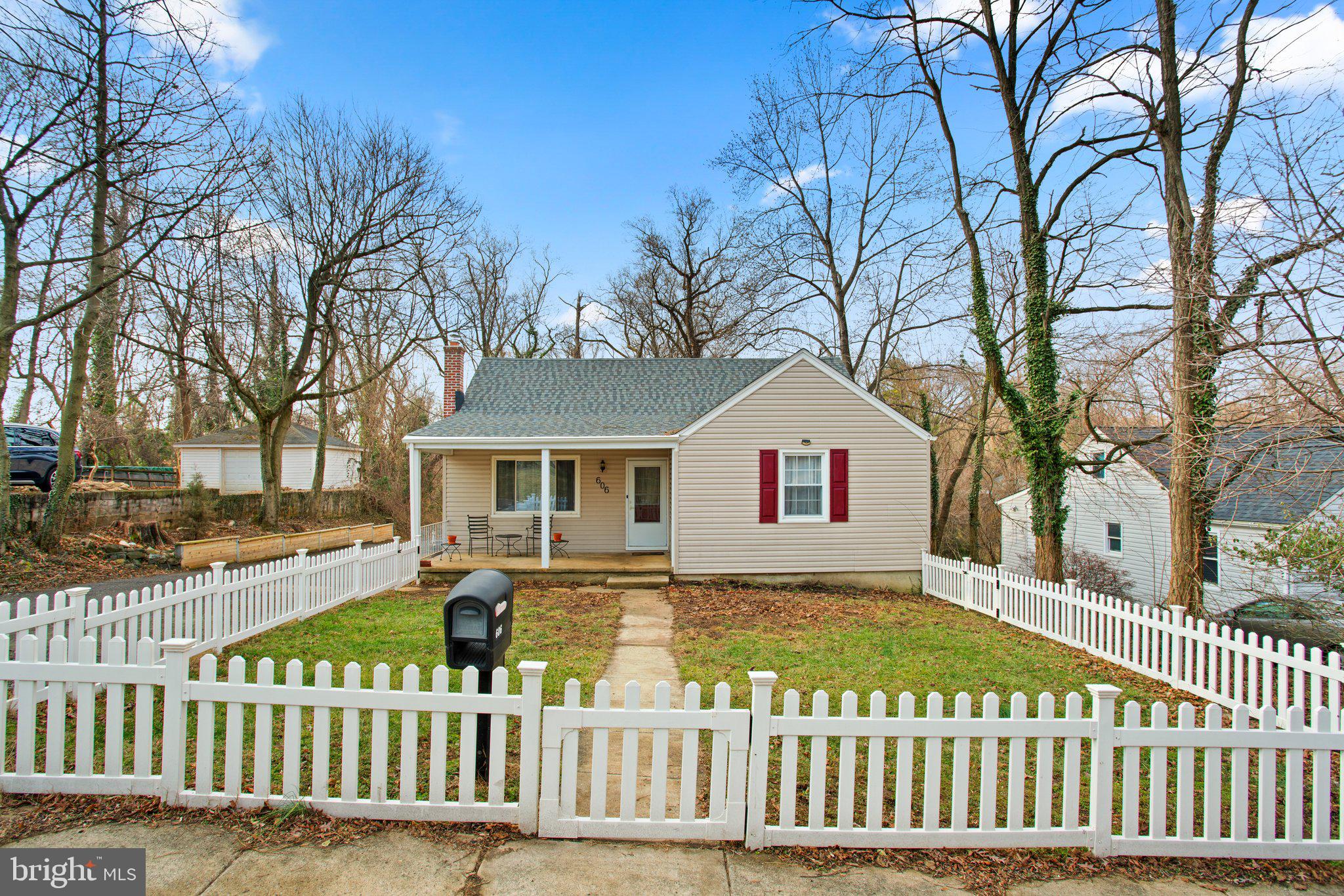 CATONSVILLE KNOLLS - Residential