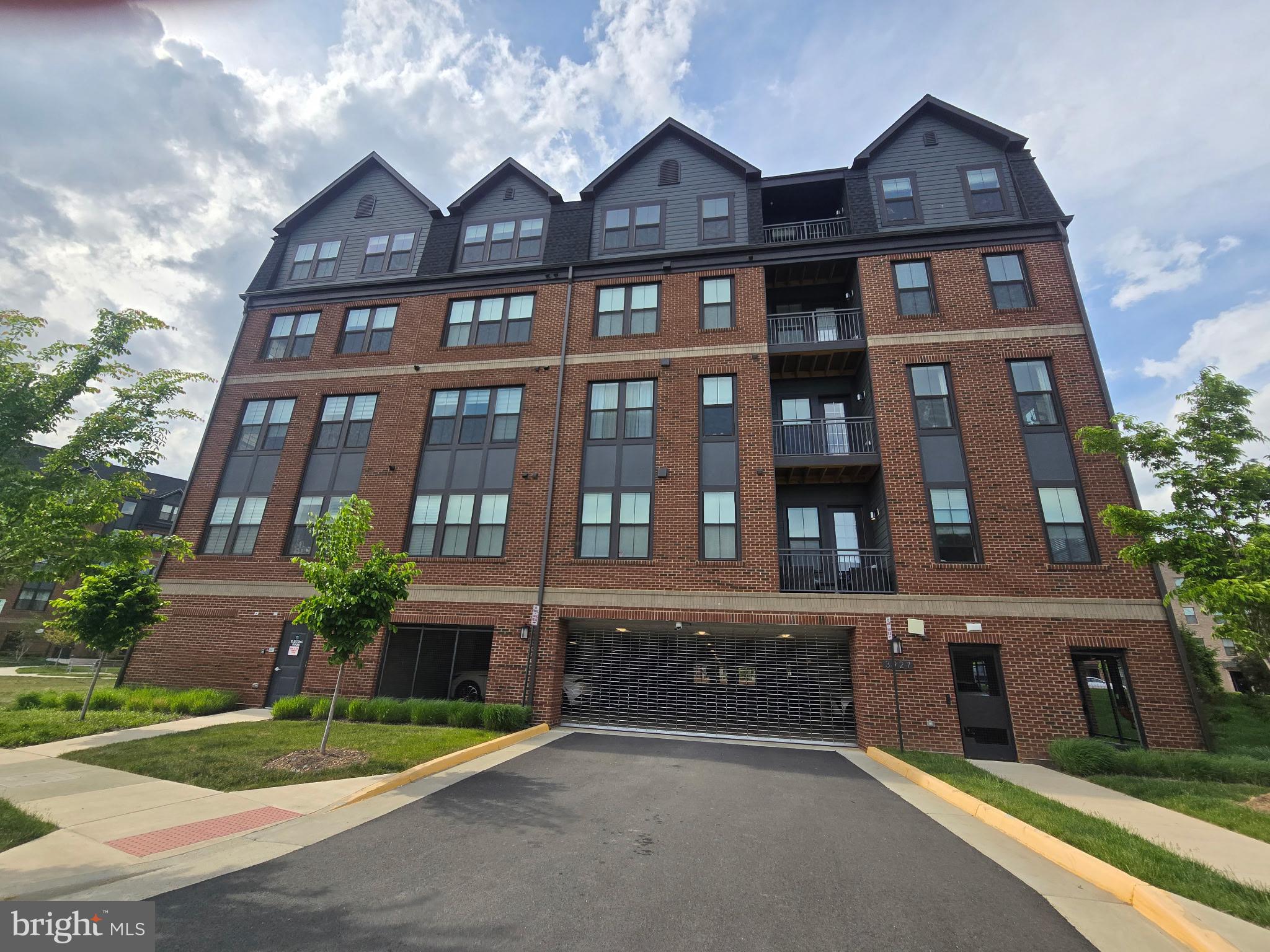 3927 FAIR RIDGE DRIVE 305