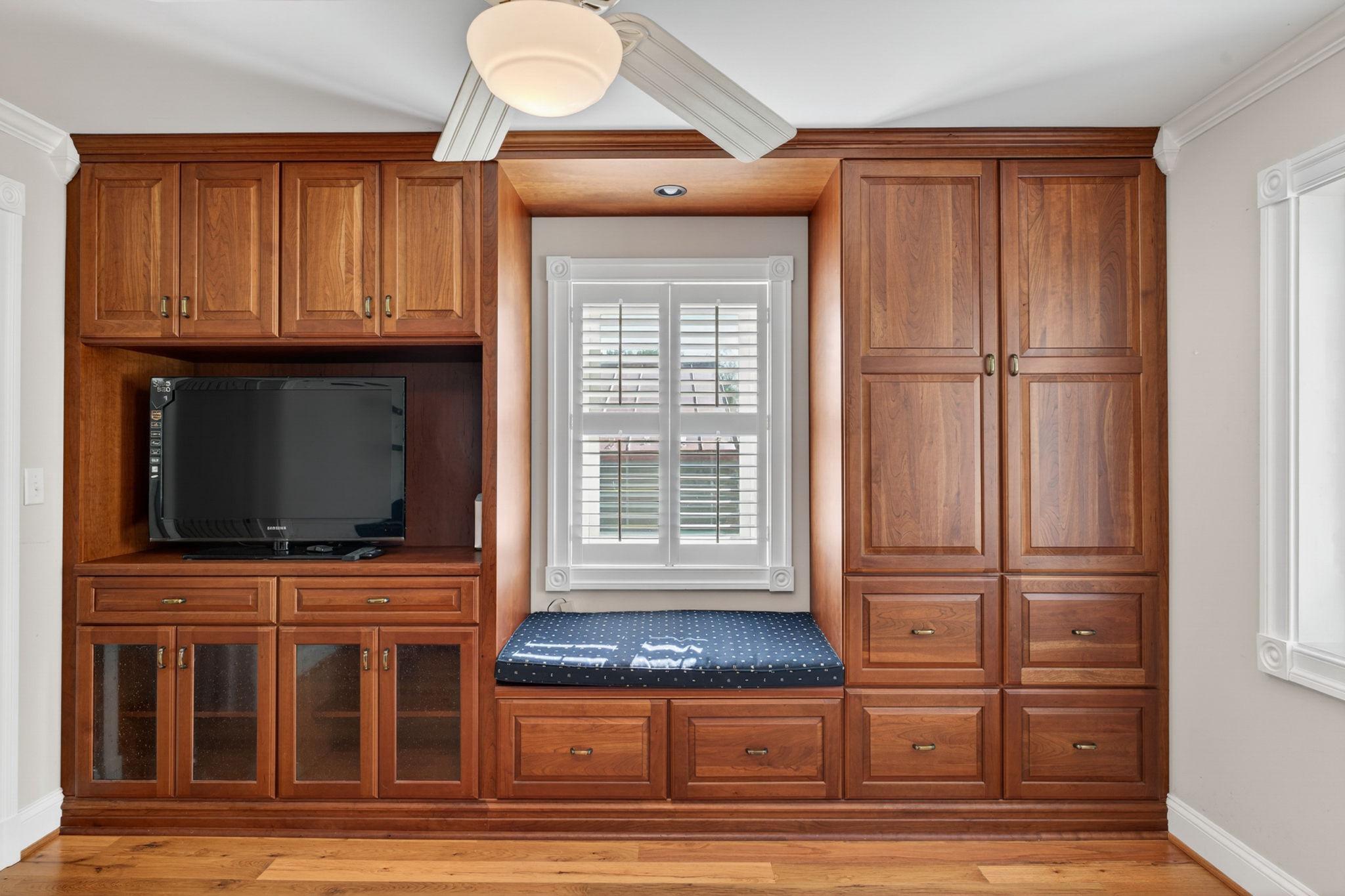 BOWLEYS QUARTERS - Residential