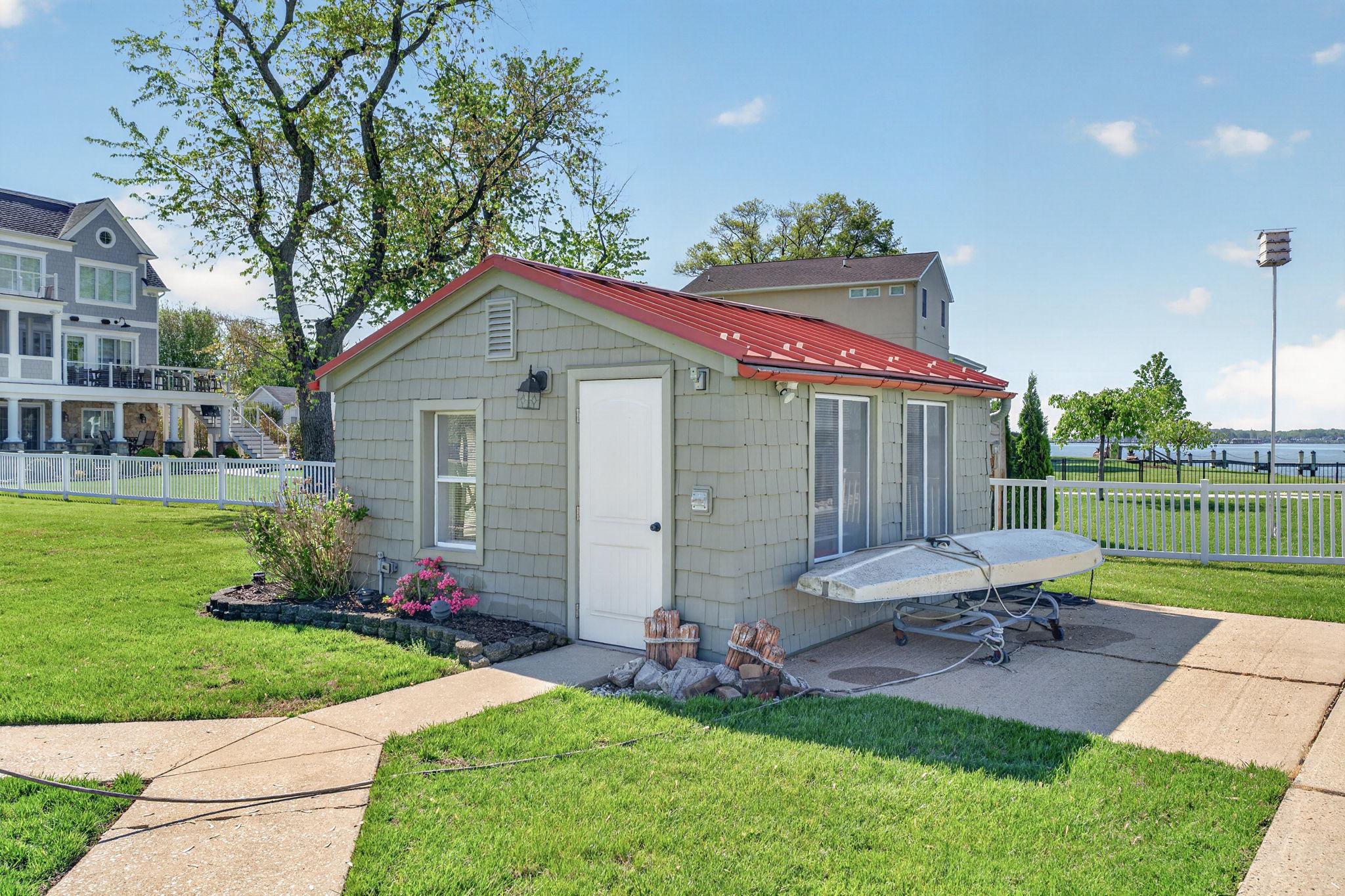 BOWLEYS QUARTERS - Residential