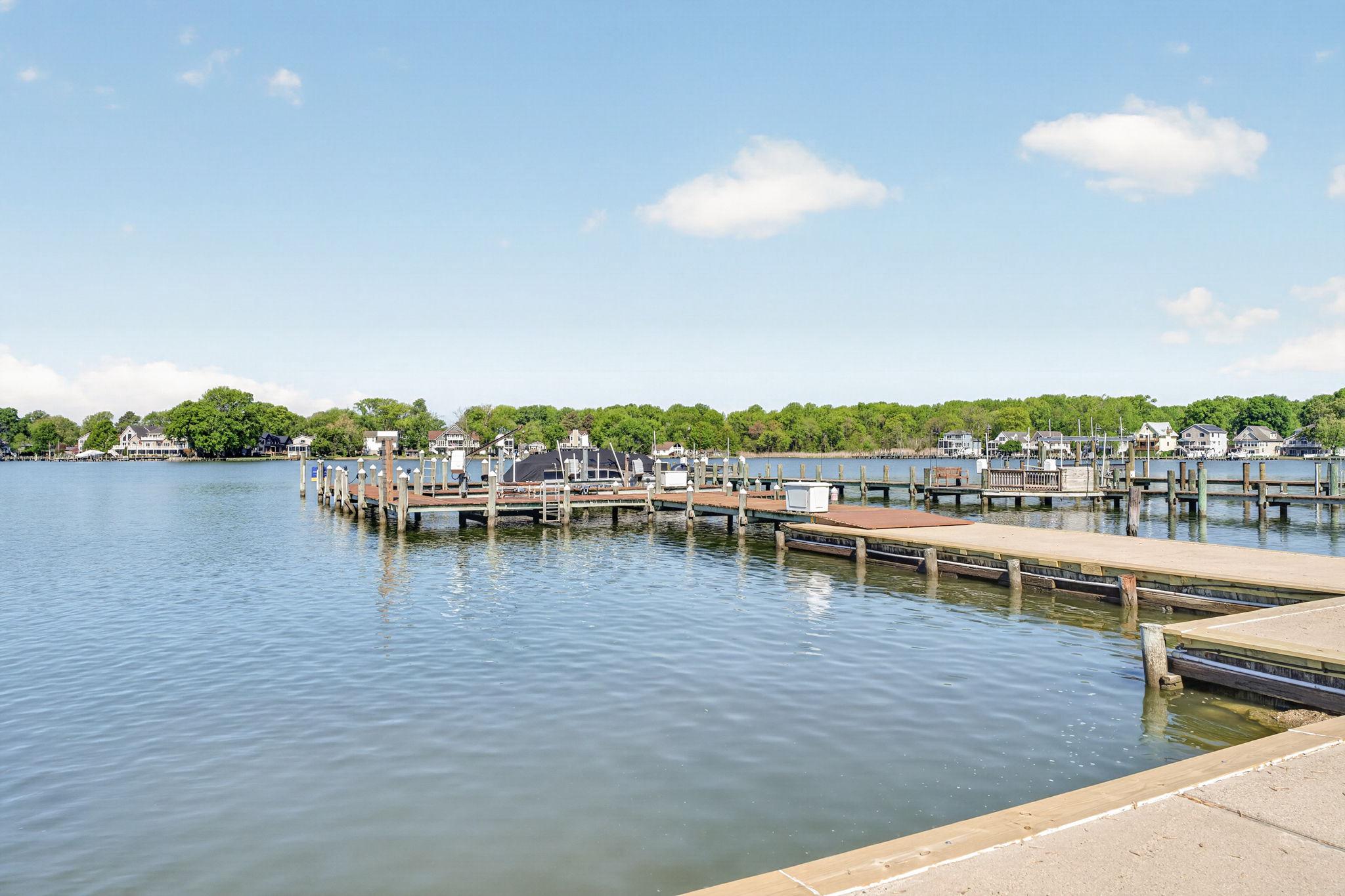 BOWLEYS QUARTERS - Residential
