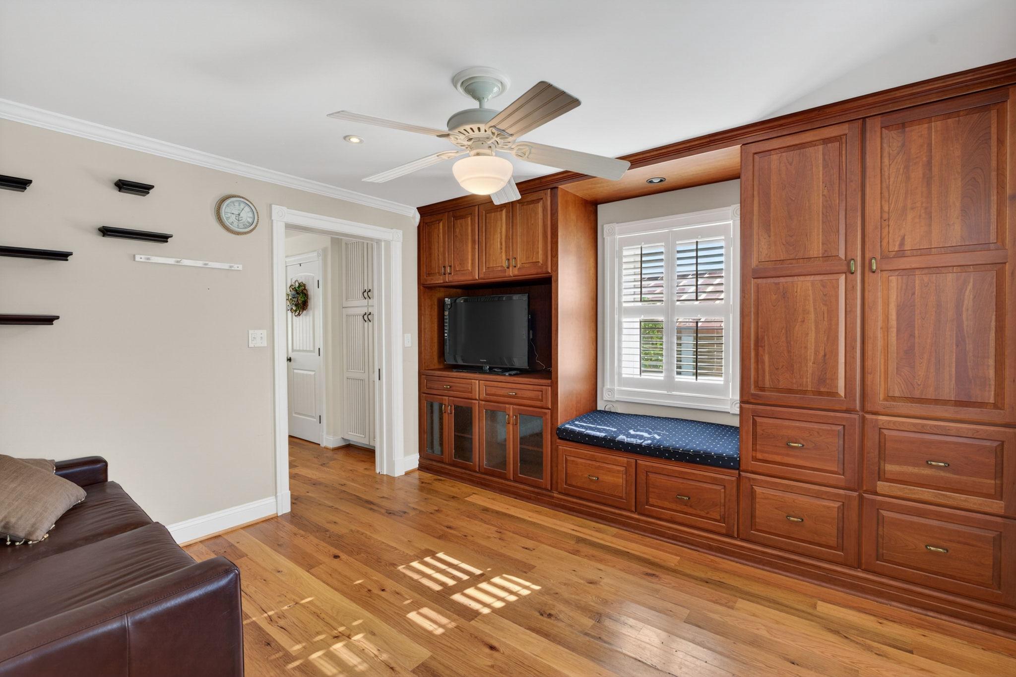 BOWLEYS QUARTERS - Residential