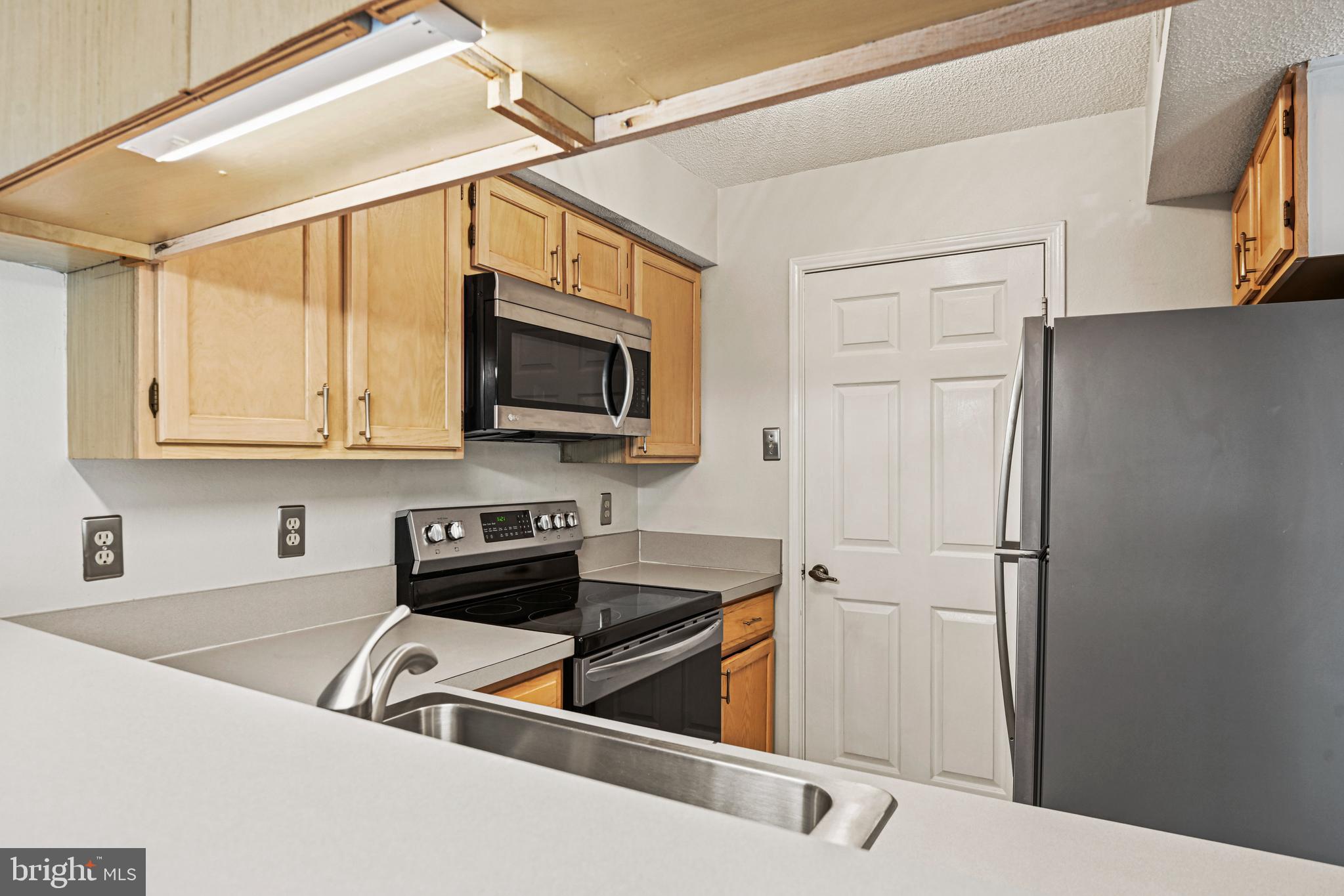 FOUNTAINS AT MCLEAN - Residential