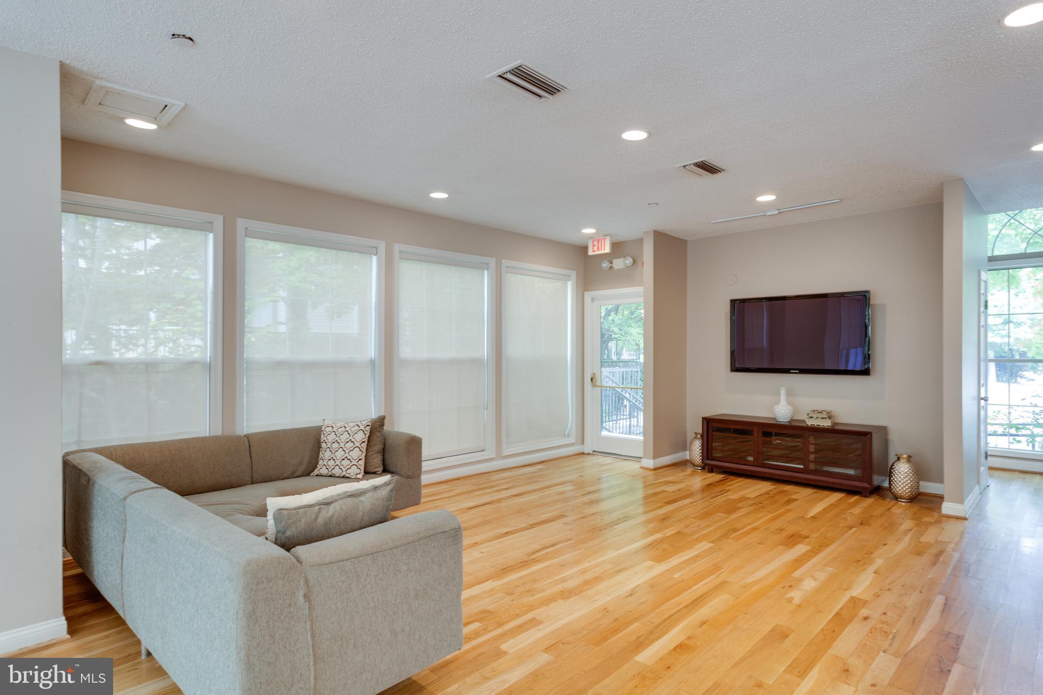 FOUNTAINS AT MCLEAN - Residential