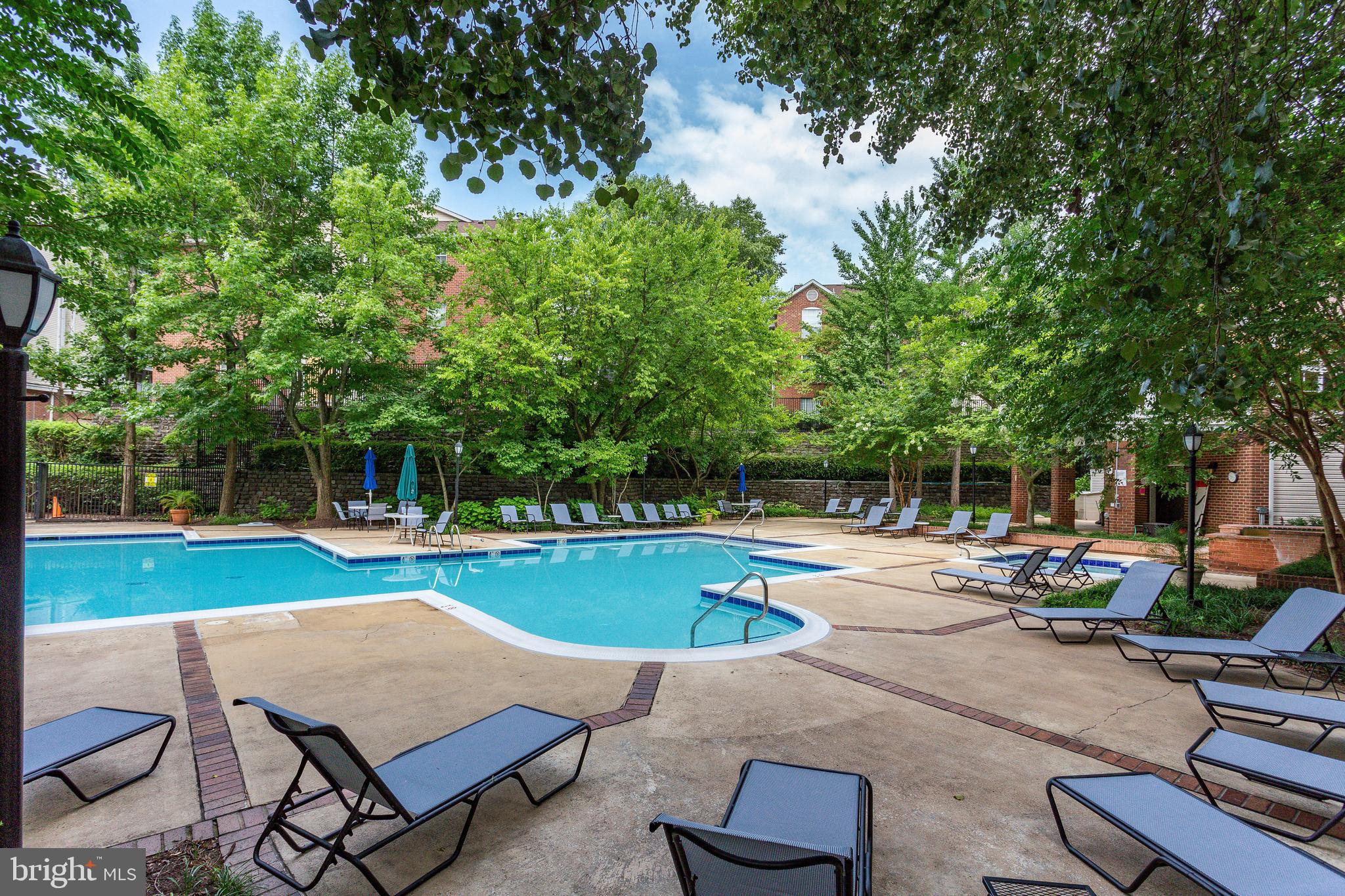 FOUNTAINS AT MCLEAN - Residential