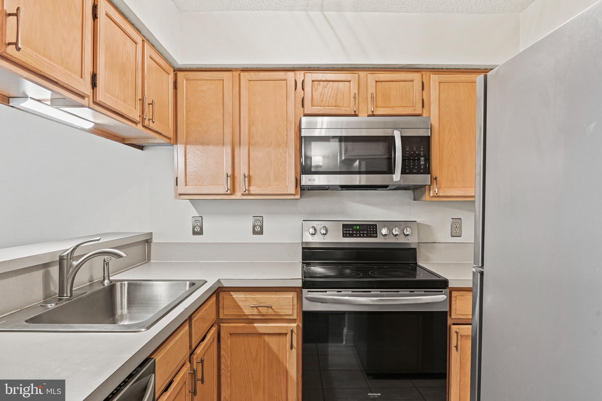 FOUNTAINS AT MCLEAN - Residential