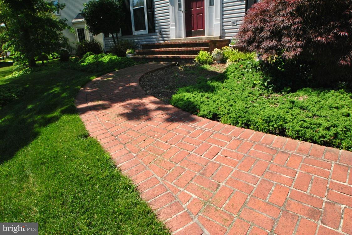 CHANTILLY HIGHLANDS - Residential