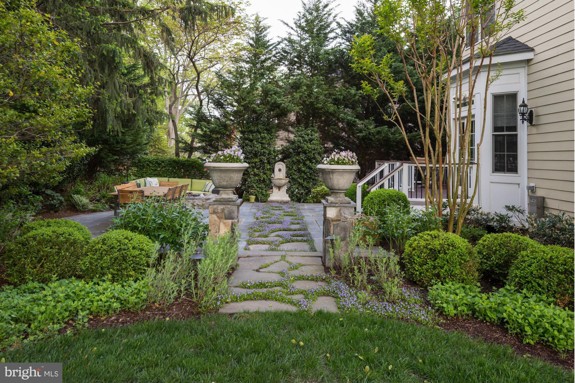 BROYHILLS MCLEAN ESTATES - Residential