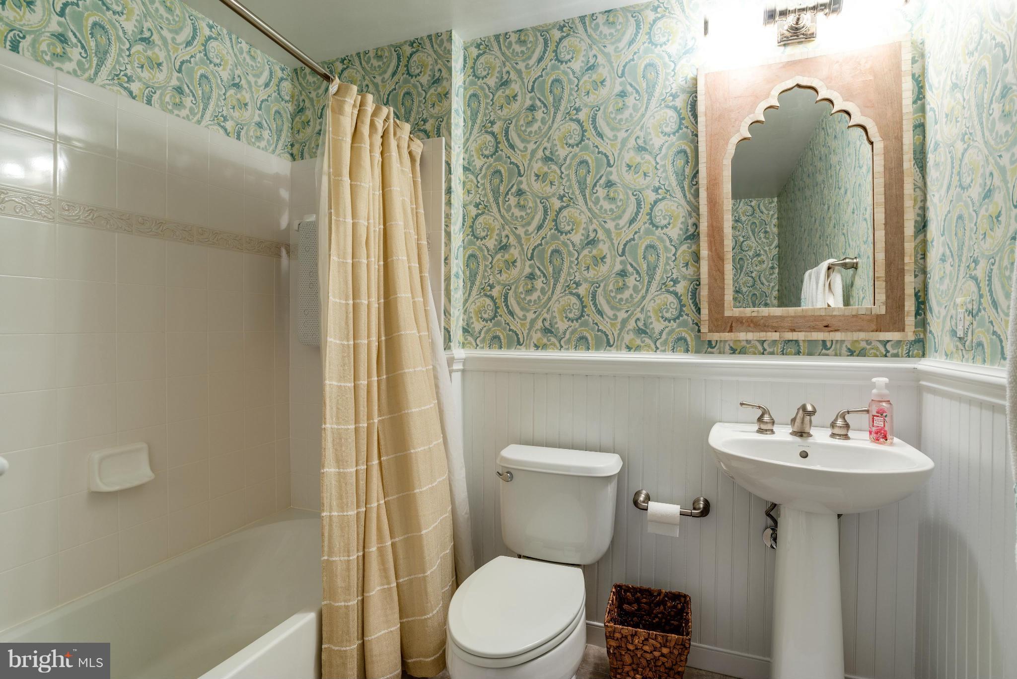 BROYHILLS MCLEAN ESTATES - Residential