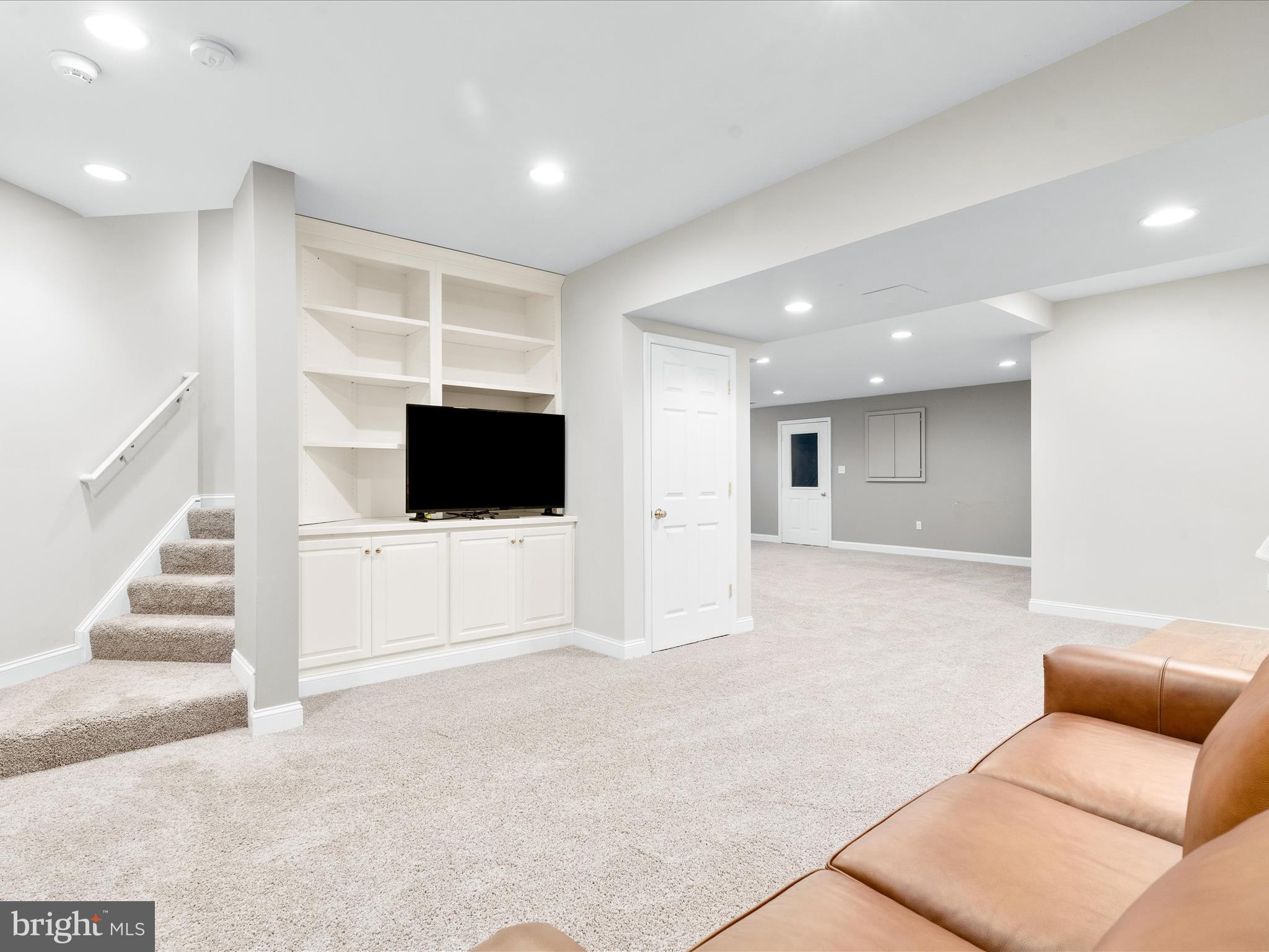 WHITE FLINT SPRINGS - Residential