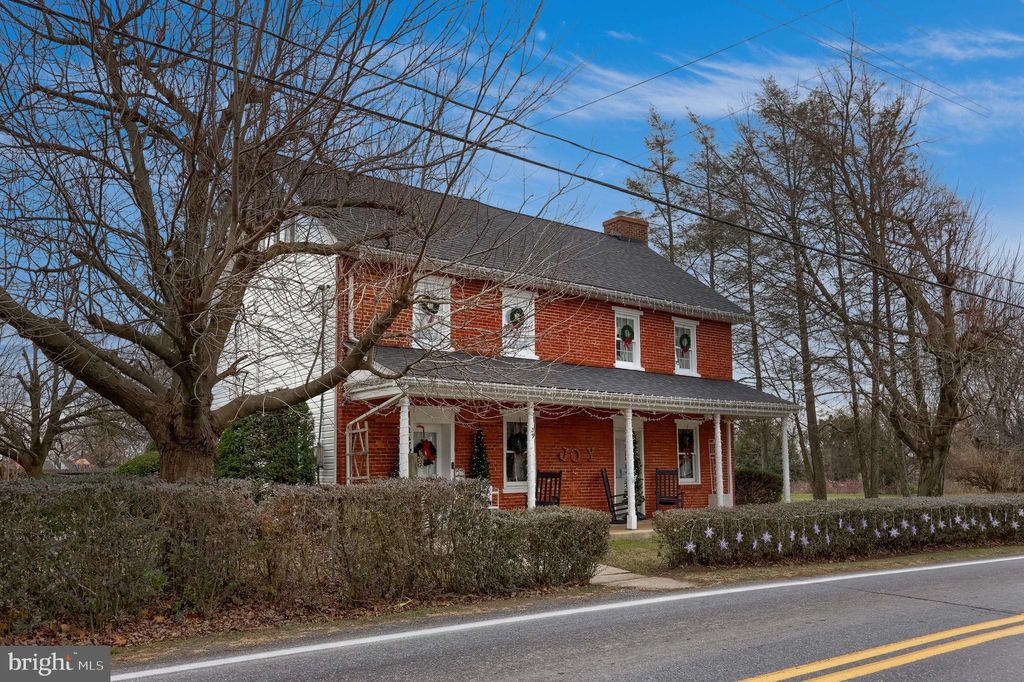 Photo of 39 N Maple Avenue, LEOLA, PA 17540 (MLS # PALA2080738)