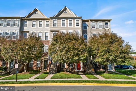 Photo of 15555 John Diskin Circle #264, WOODBRIDGE, VA 22191 (MLS # VAPW2132330)