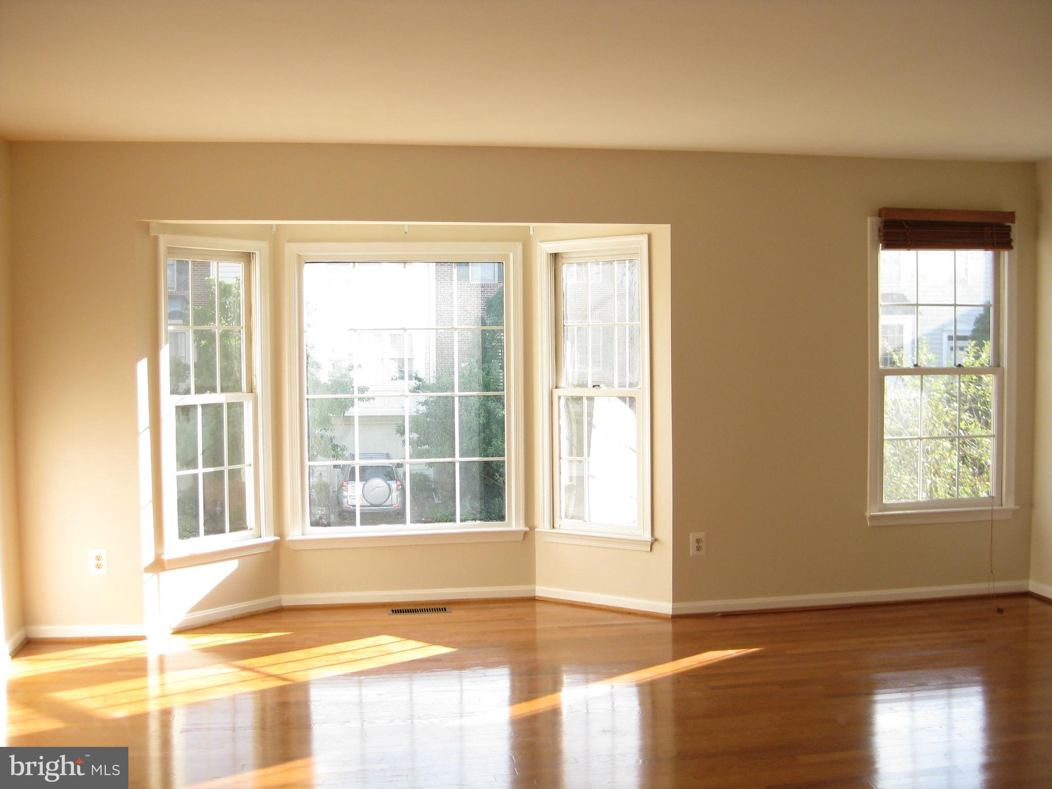 SULLY STATION - Residential Lease