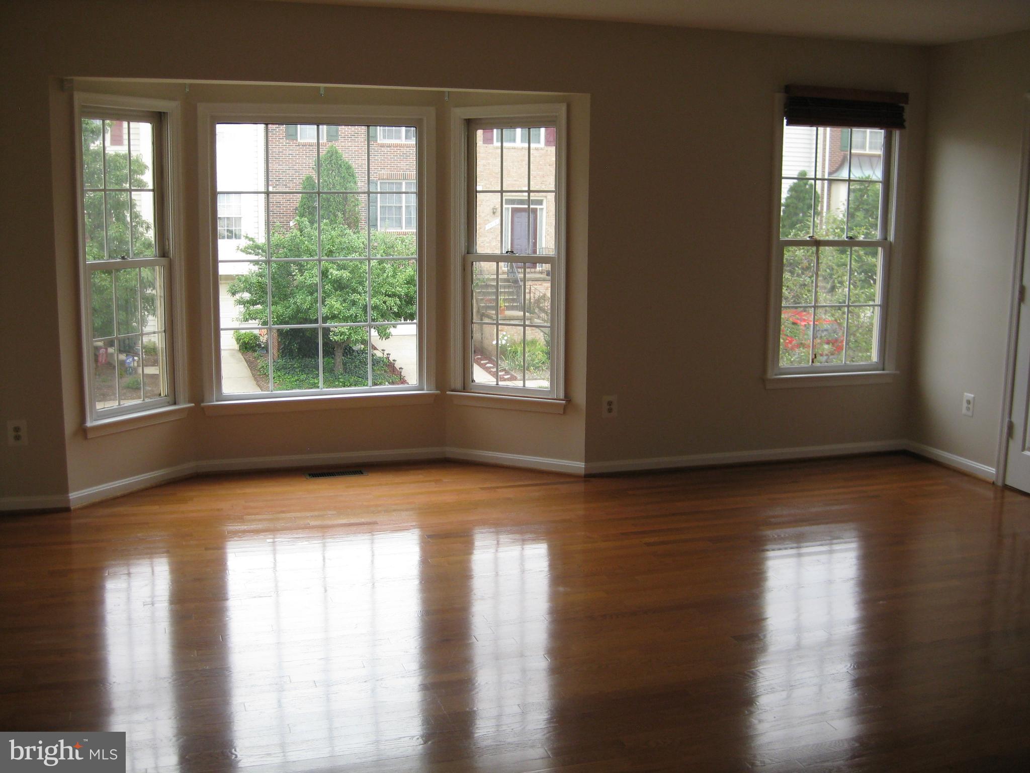 SULLY STATION - Residential Lease