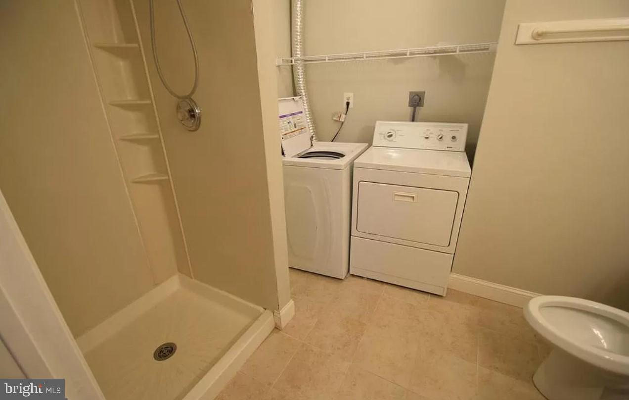 SULLY STATION - Residential Lease