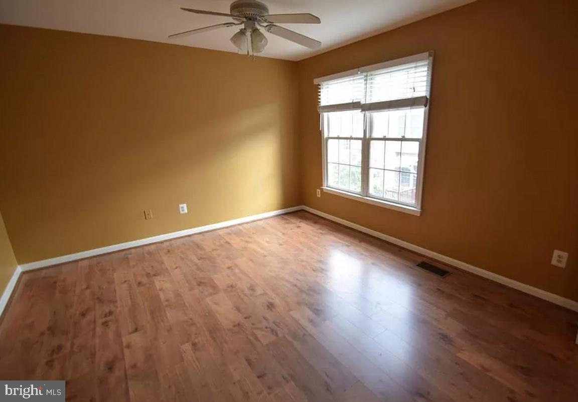 SULLY STATION - Residential Lease