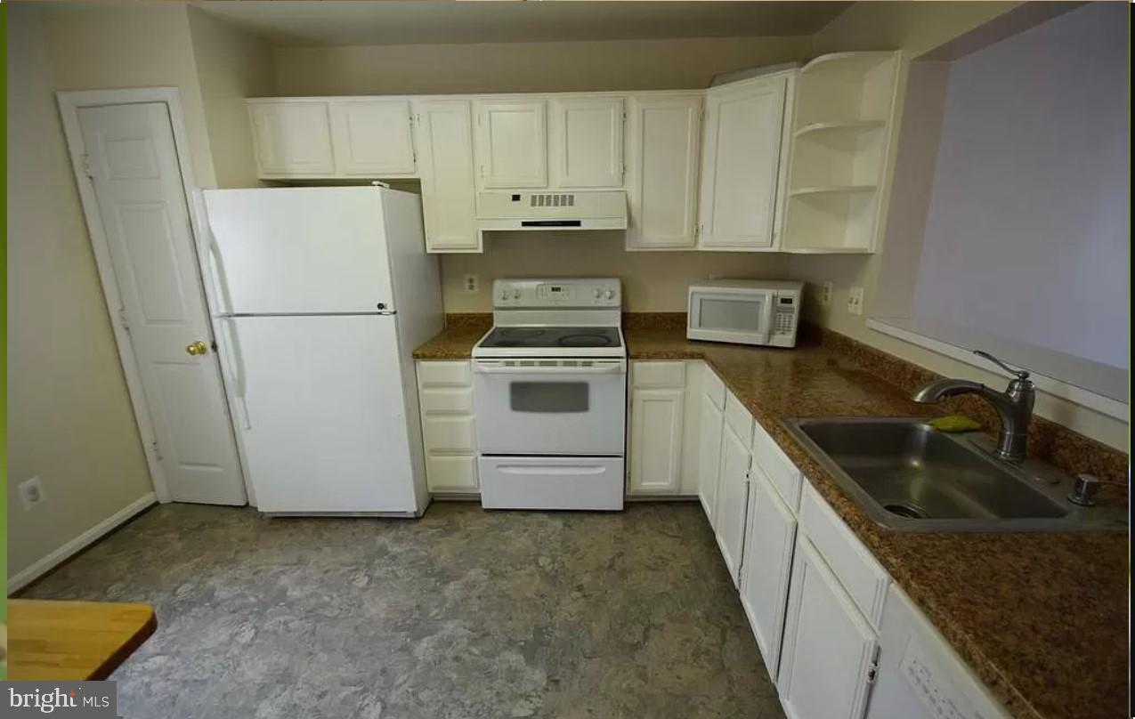 SULLY STATION - Residential Lease