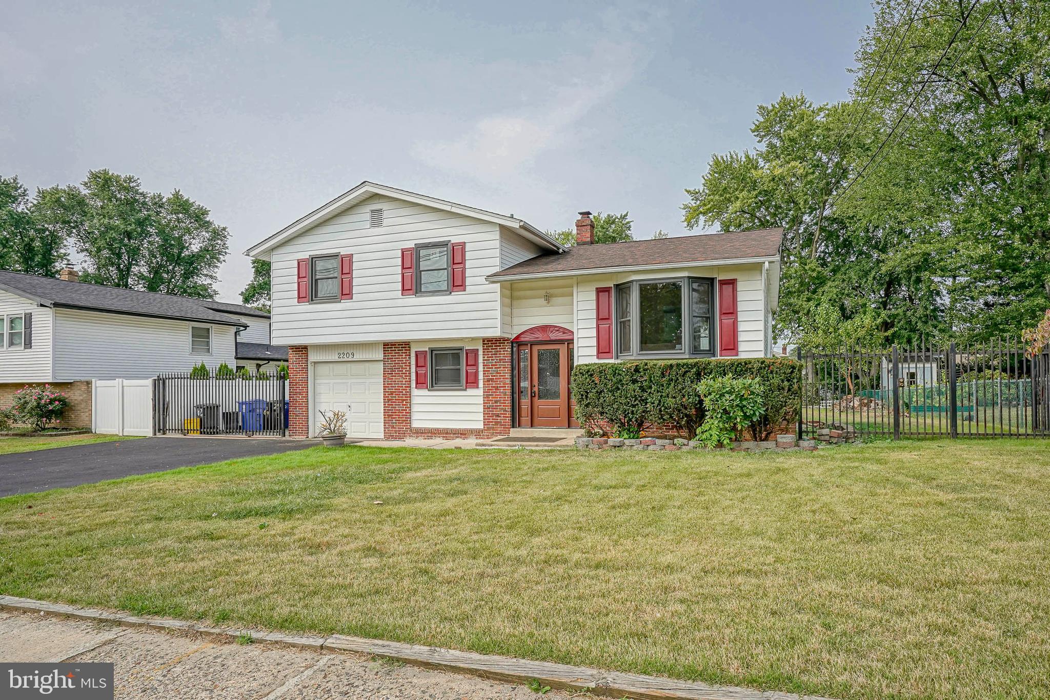 2209 NEW ALBANY ROAD