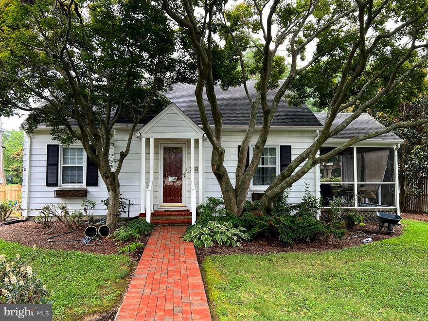 Great downtown Easton location, just a short distance to schools, shopping, restaurants and downtown events. Situated on a nice fully fenced corner lot, this home features three bedrooms, two bathrooms, wood flooring throughout, cozy family room with wood burning fireplace (capped off), and living room with access to screened porch. Large attic , private deck off the kitchen . Detached one car garage.