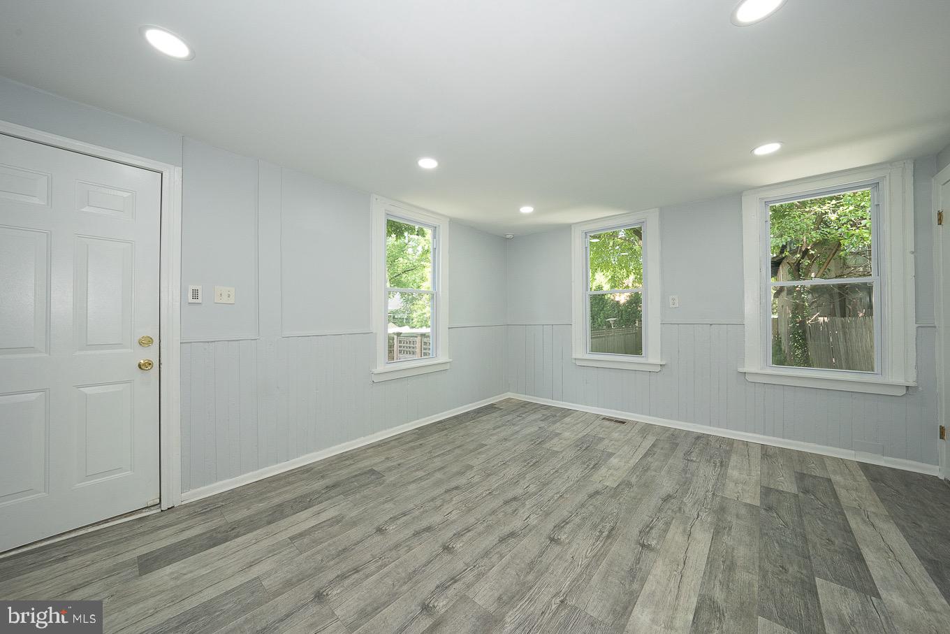 208 HOLLAND AVENUE
