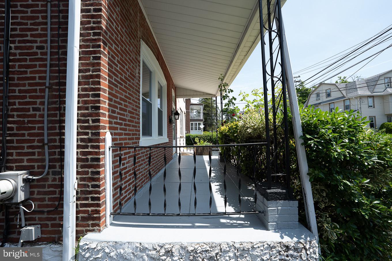 208 HOLLAND AVENUE