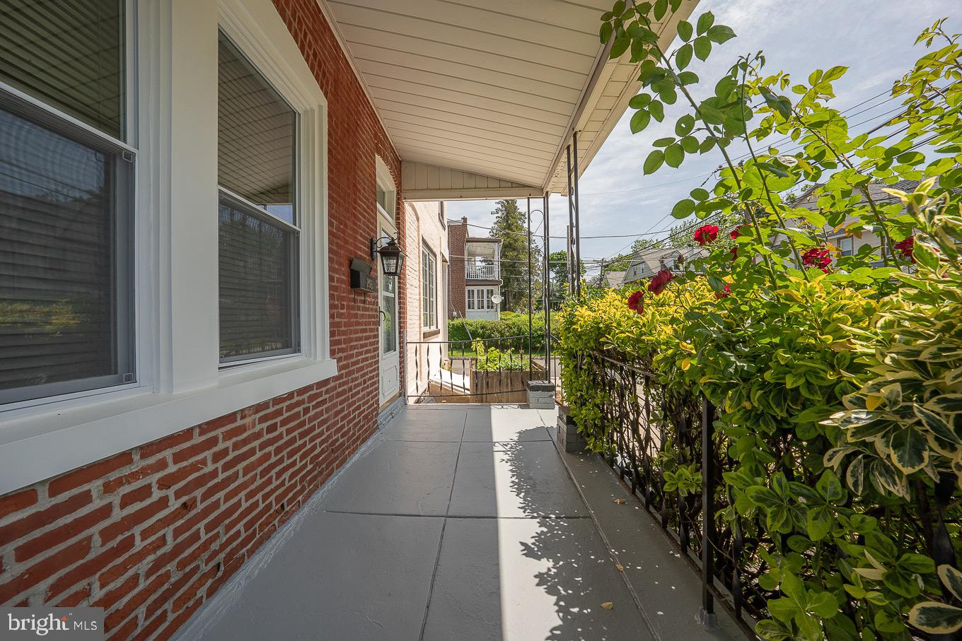 208 HOLLAND AVENUE