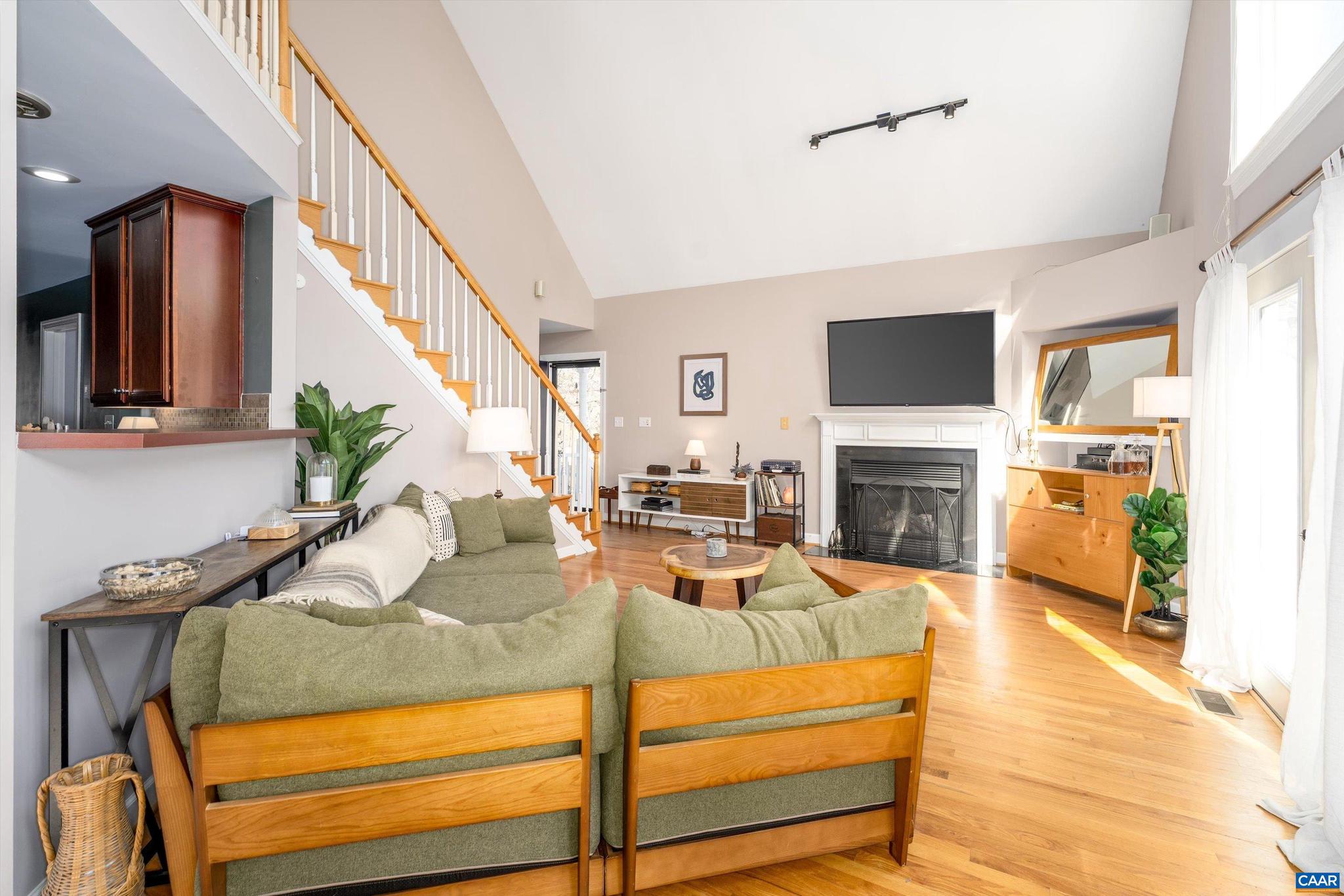 LAKE MONTICELLO - Residential