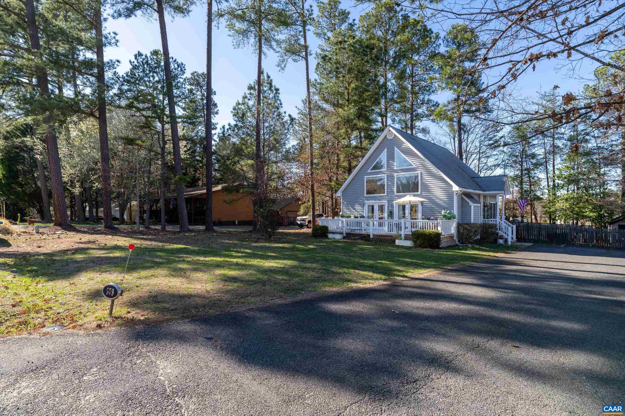 LAKE MONTICELLO - Residential