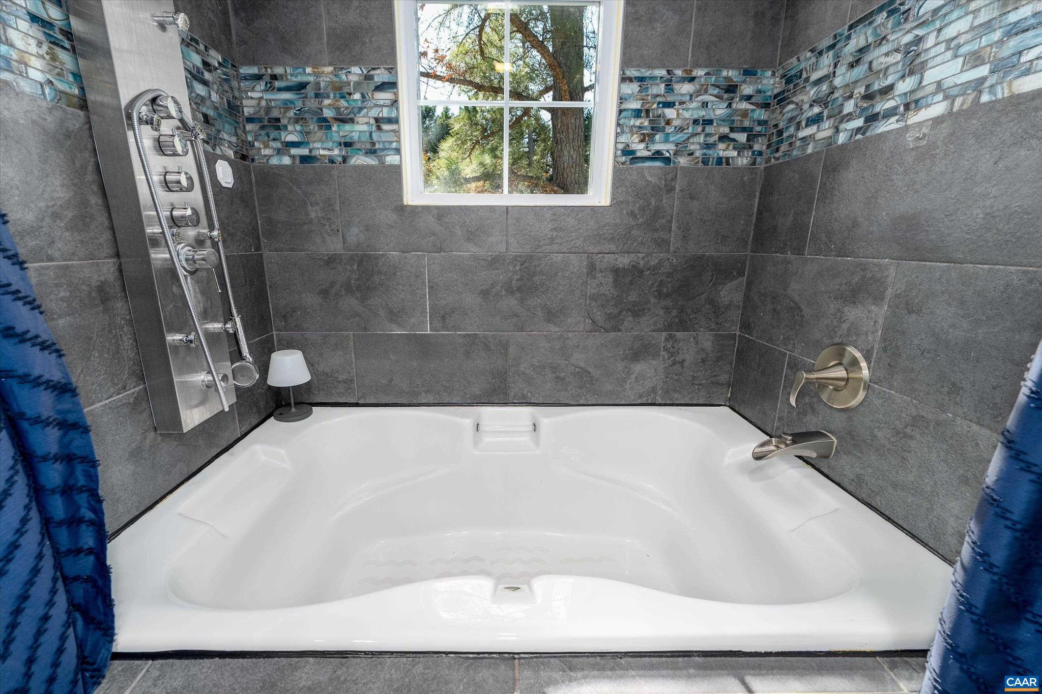 LAKE MONTICELLO - Residential