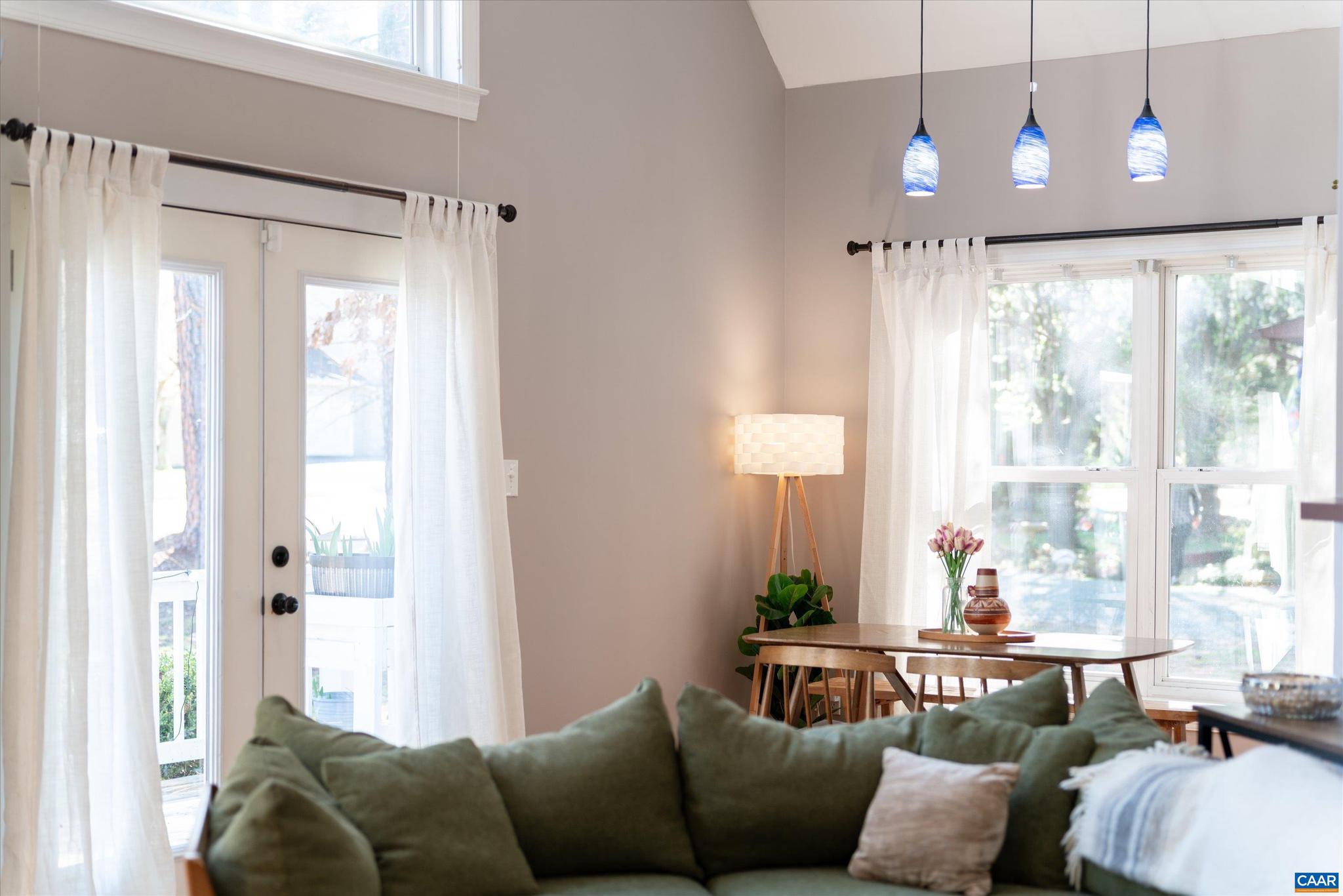 LAKE MONTICELLO - Residential