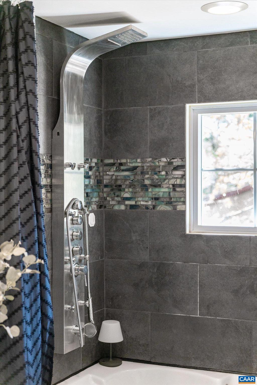 LAKE MONTICELLO - Residential