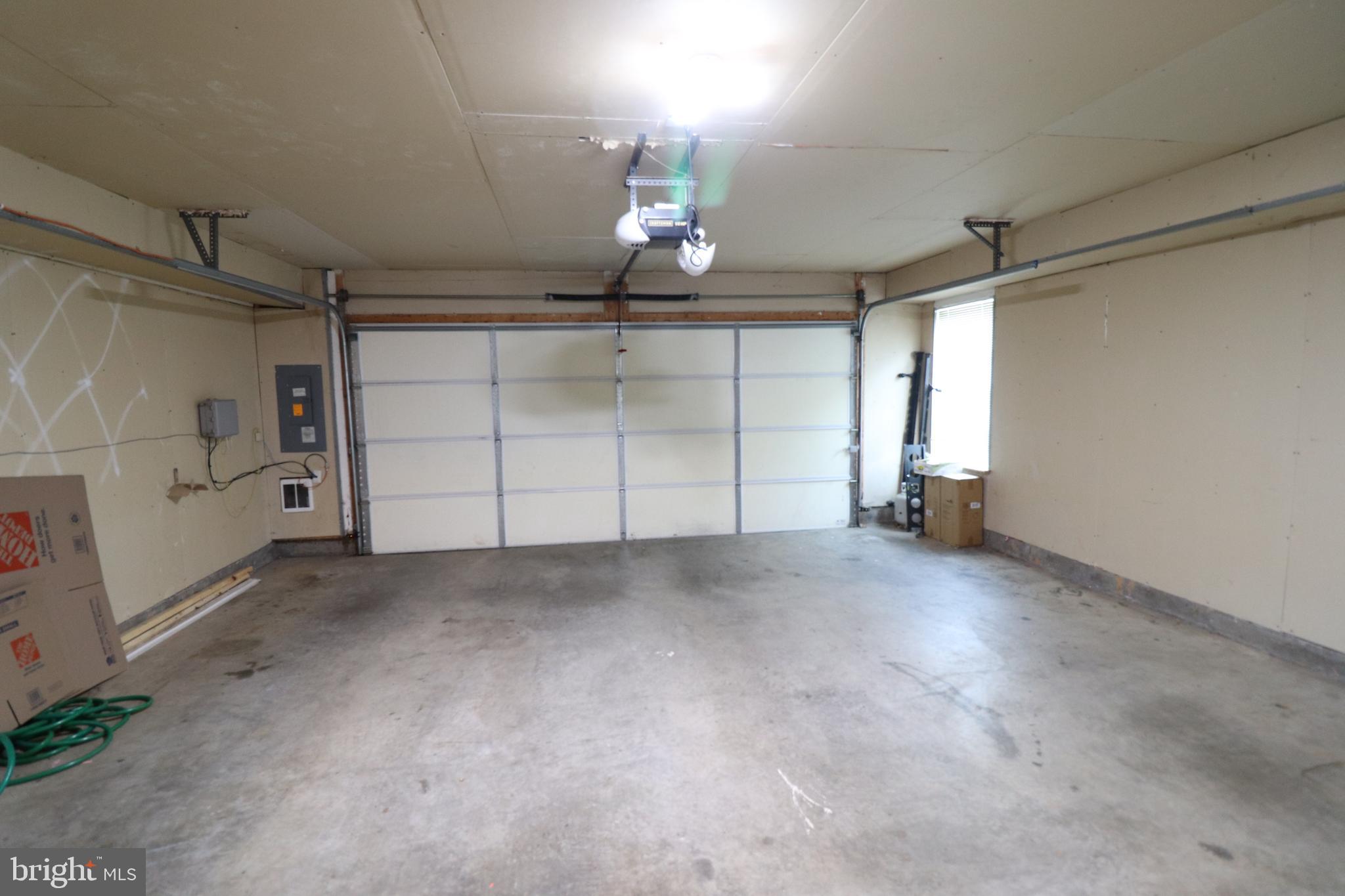 REDLAND ESTATES - Residential Lease