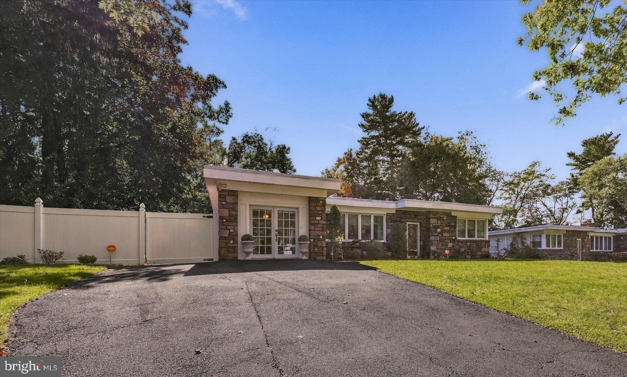 716 MARTENS LANE
