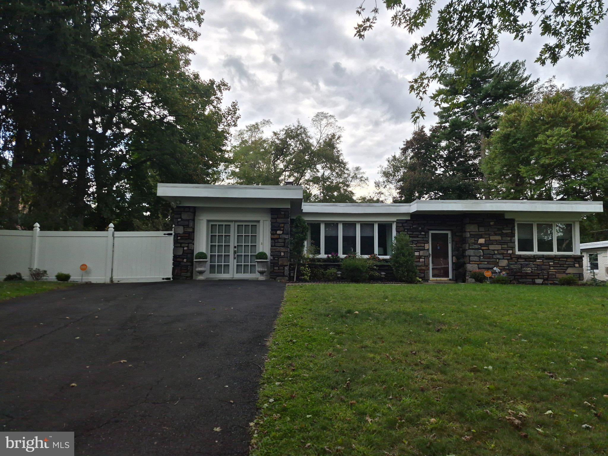 716 MARTENS LANE