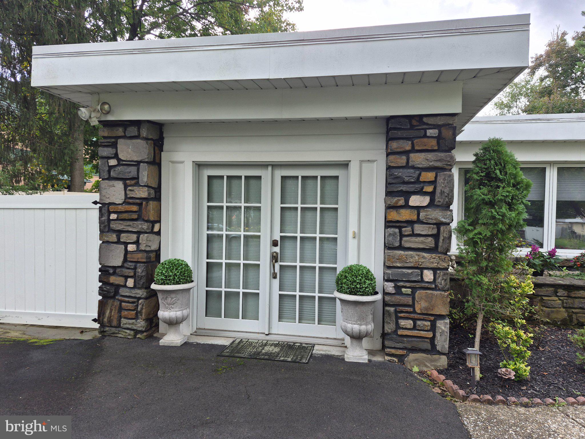 716 MARTENS LANE